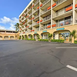 With Private Lanai, Ocean View And On-site Pool! Apartment